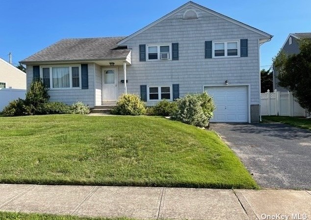 5 Pembroke Dr, East Massapequa, NY 11758