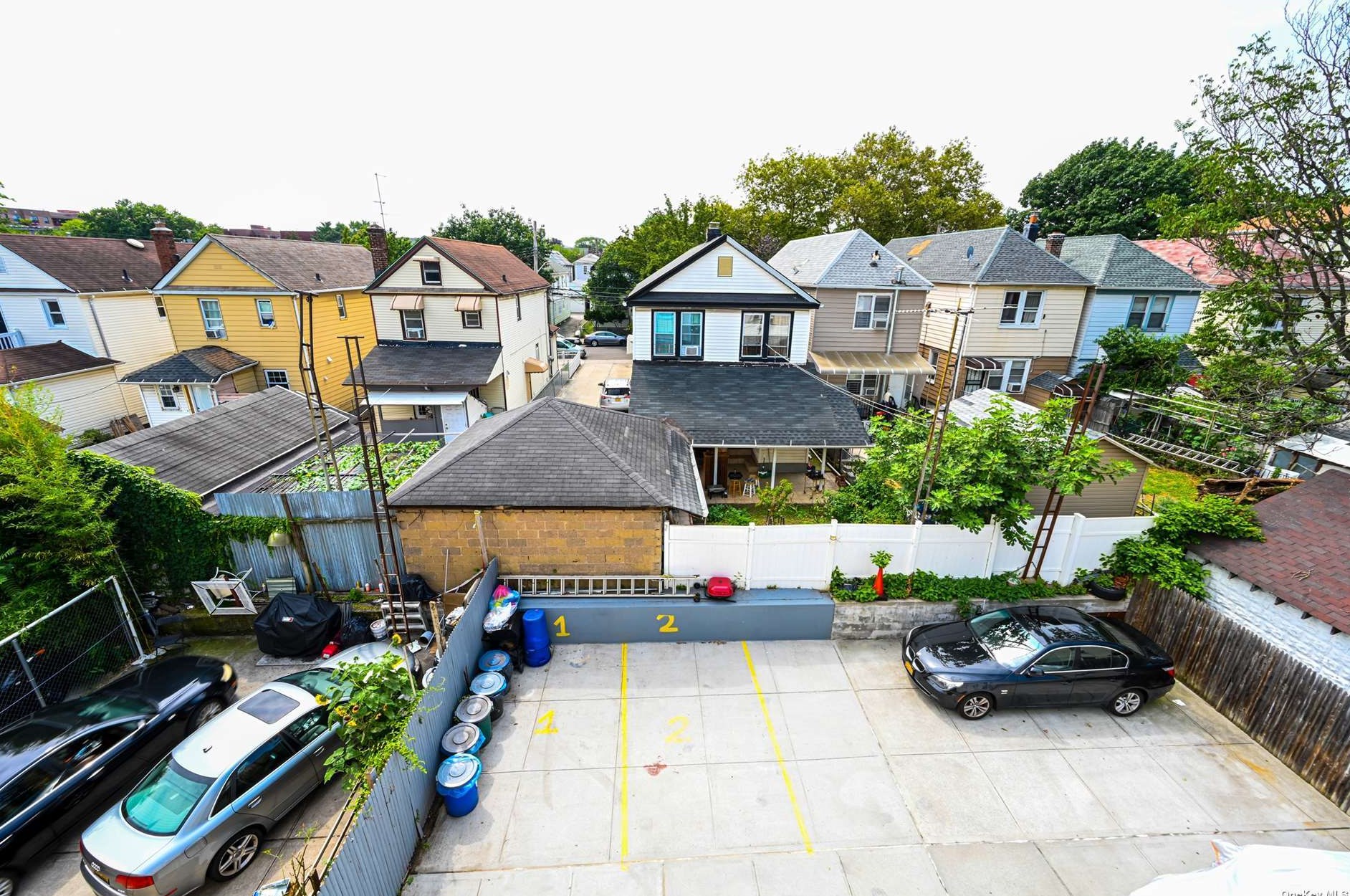53-48 97th St, Flushing, NY 11368-1215