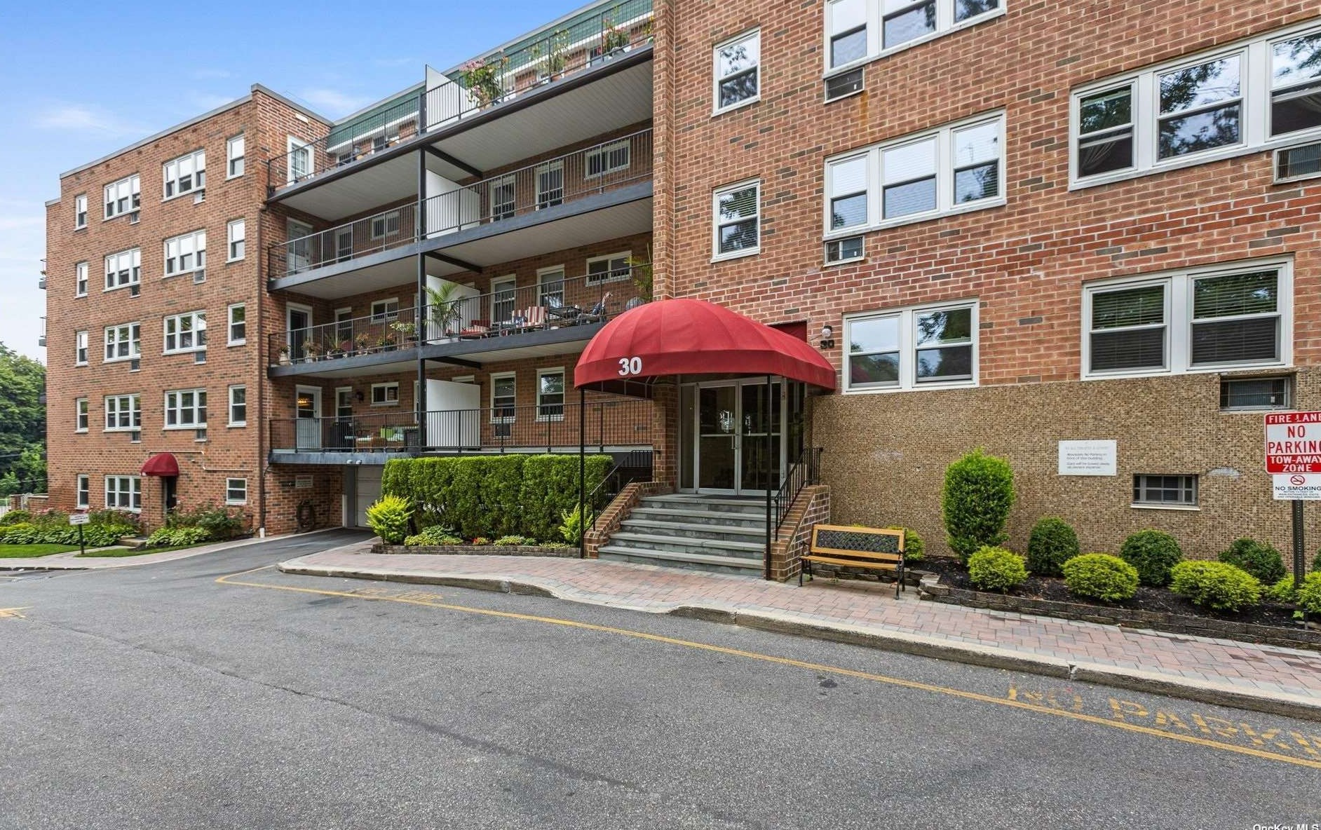 30 Pearsall Ave #1j, Glen Cove, NY 11542