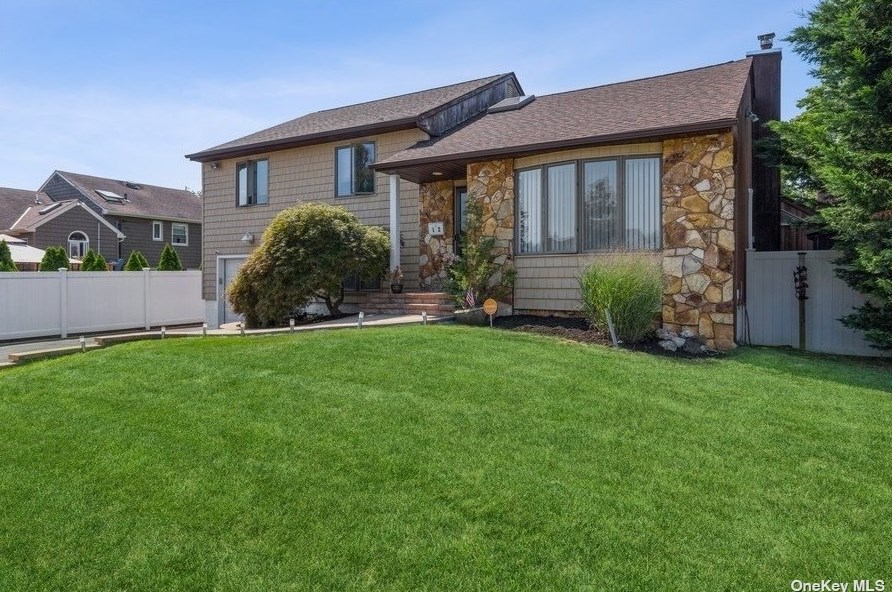 12 Hastings Rd, East Massapequa, NY 11758-1756