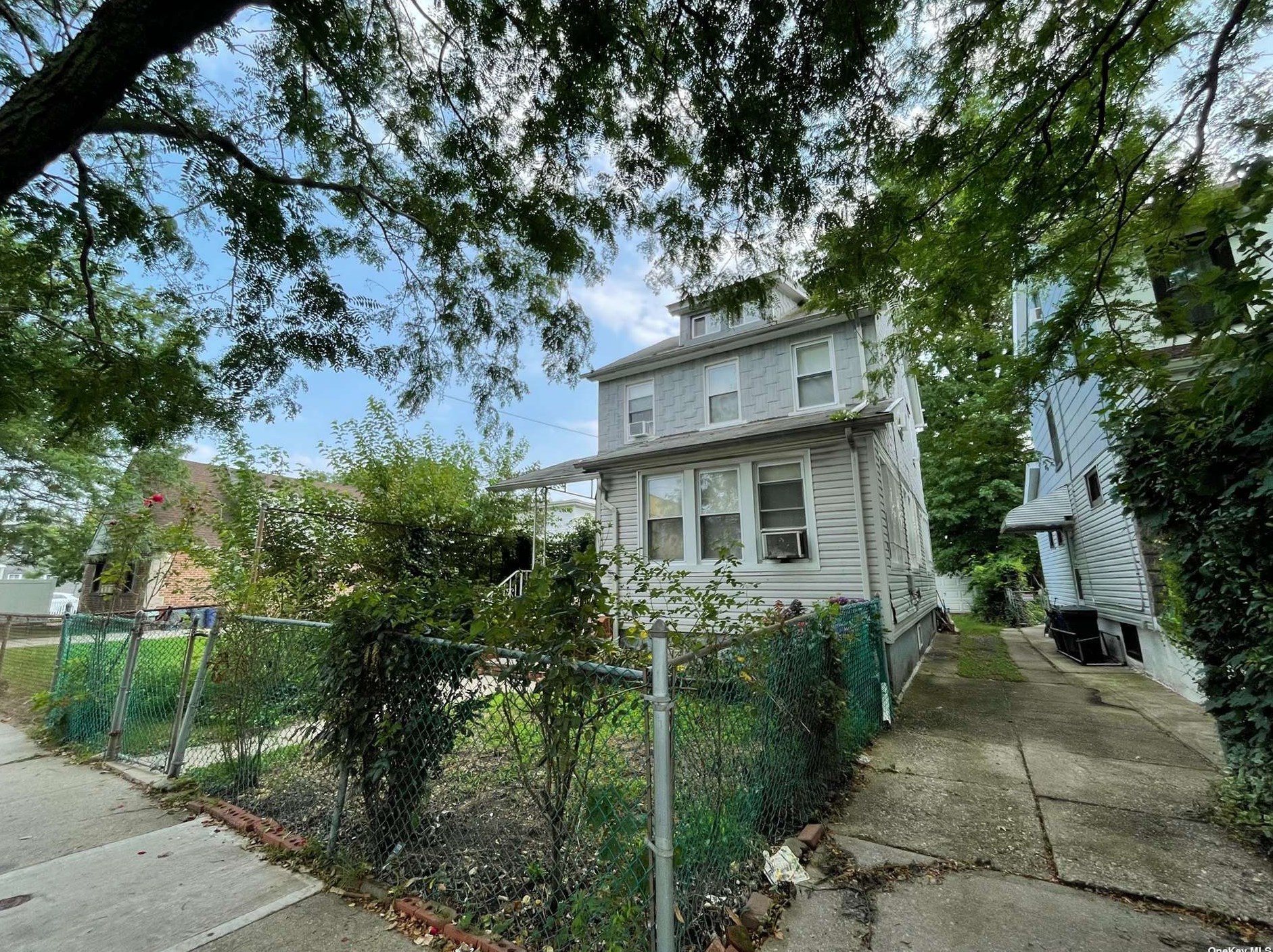 241-30 Mayda Rd, Jamaica, NY 11422