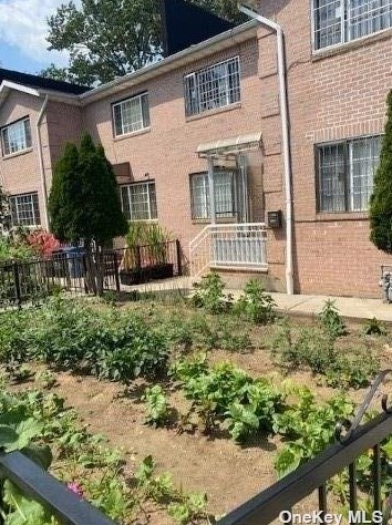 328 125th St #1st Fl, Flushing, NY 11356