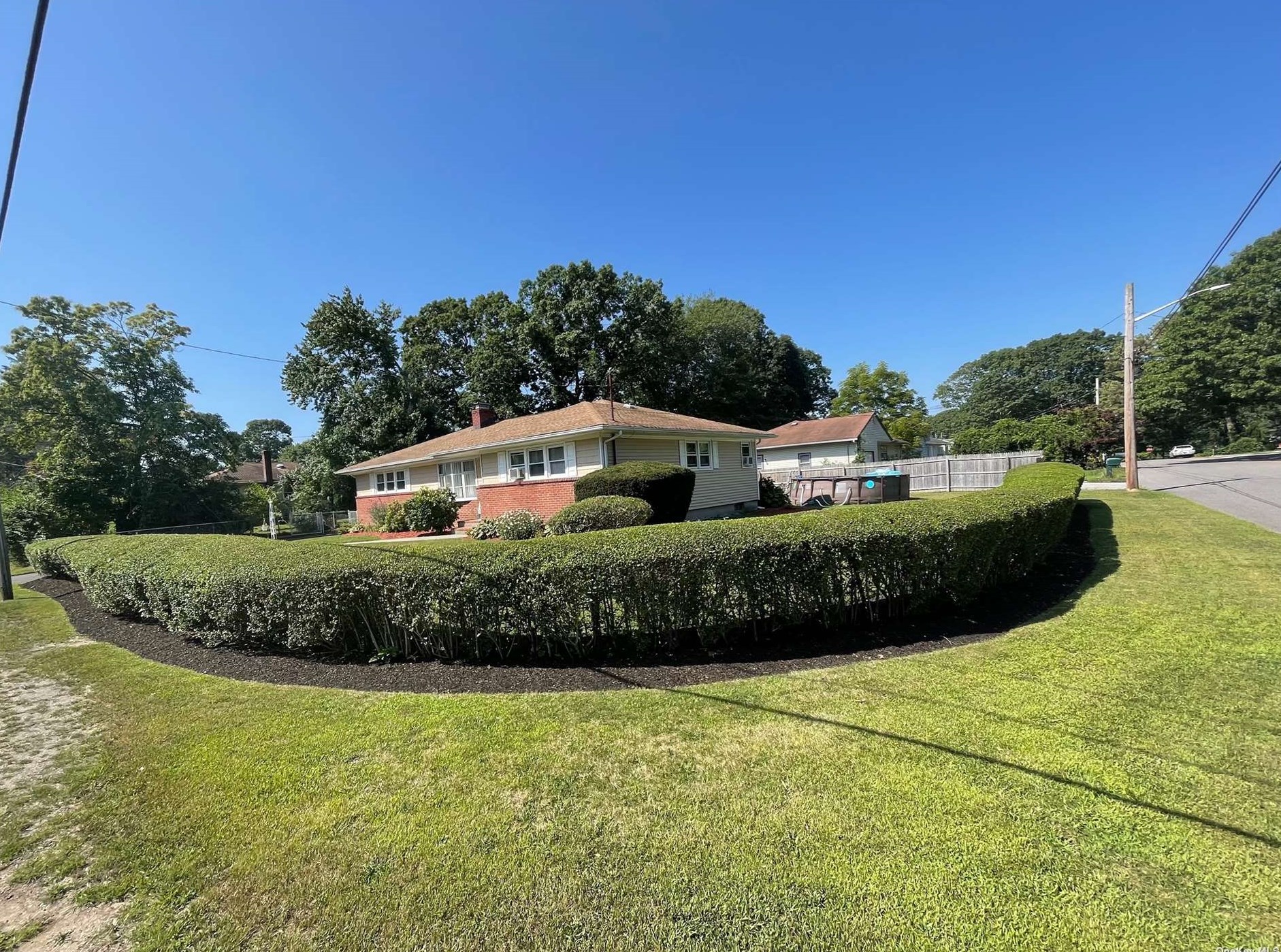 22 Maple Ln, Smith Point, NY 11967-2650