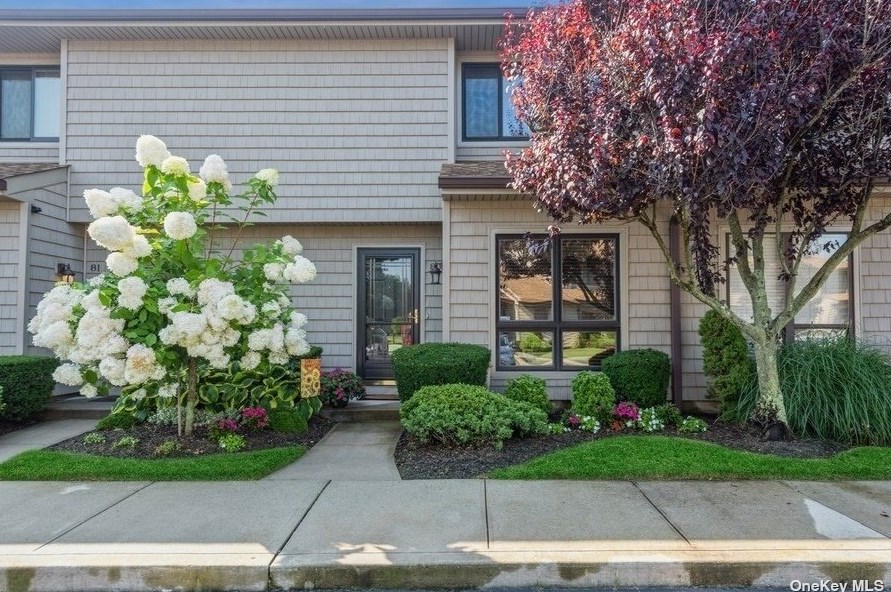 80 Stanford Ct #b, North Wantagh, NY 11793