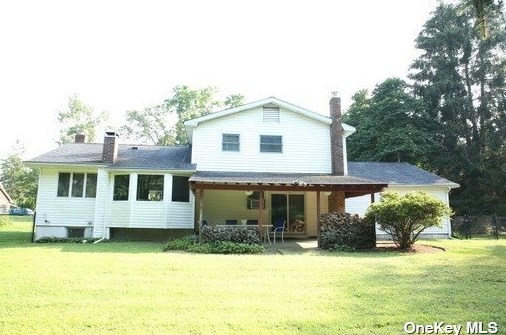 39 Essex Dr, Hauppauge, NY 11779-1929