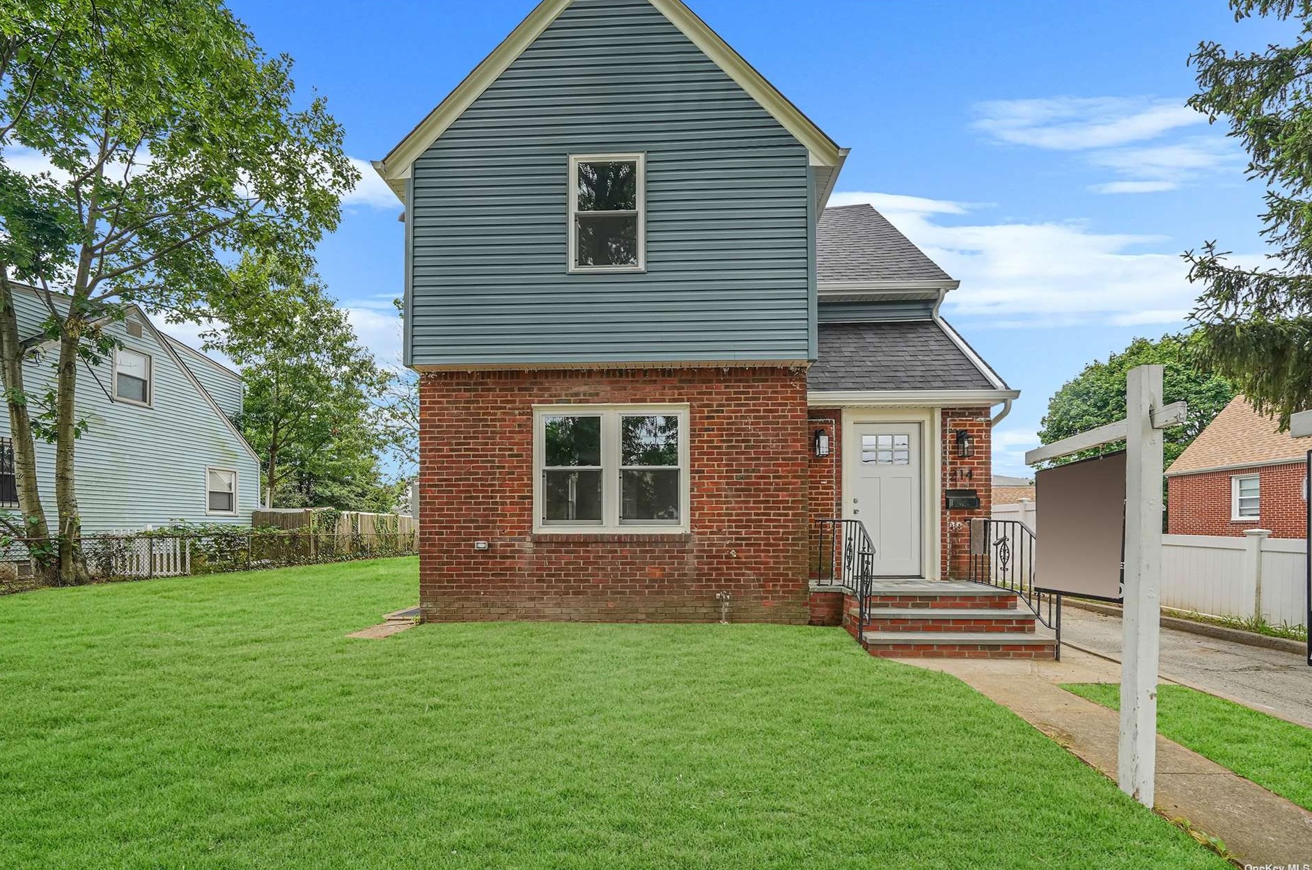 214 Lehrer Ave, Floral Park, NY 11003