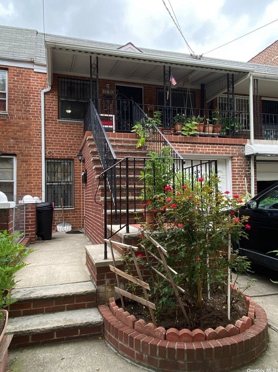 32 74th St, Flushing NY  11370-1143 exterior