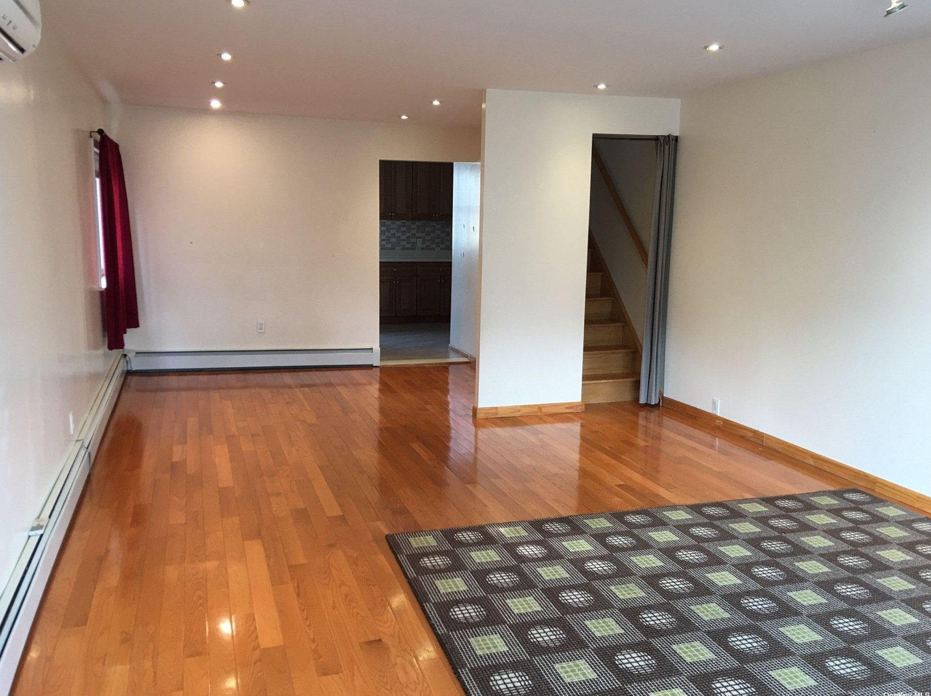 33-23 Jordan St, Flushing, NY 11358