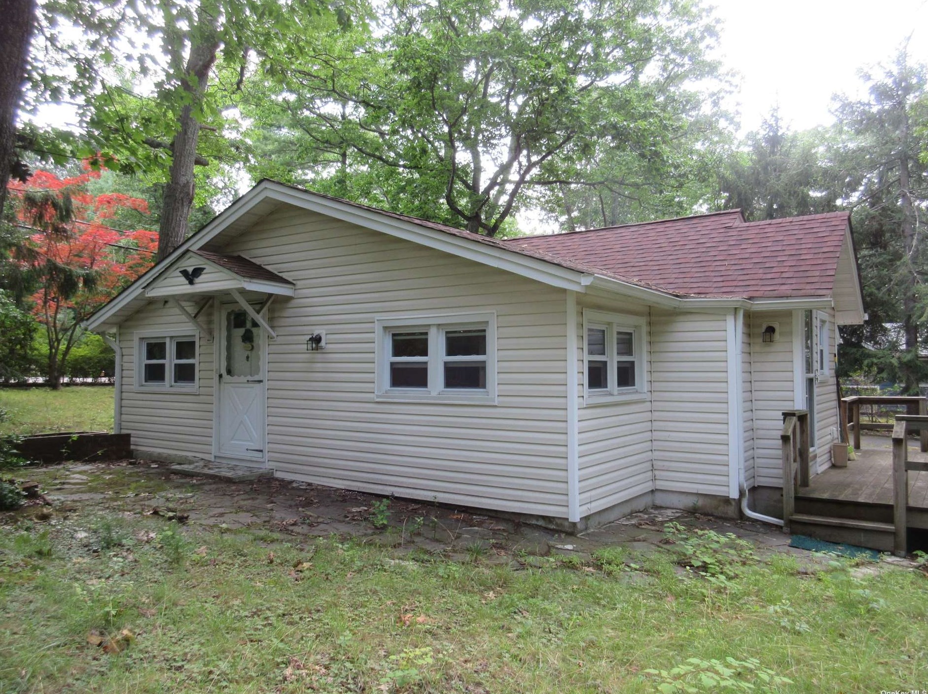 9 Hillside Rd, Stonybrook, NY 11790-1002