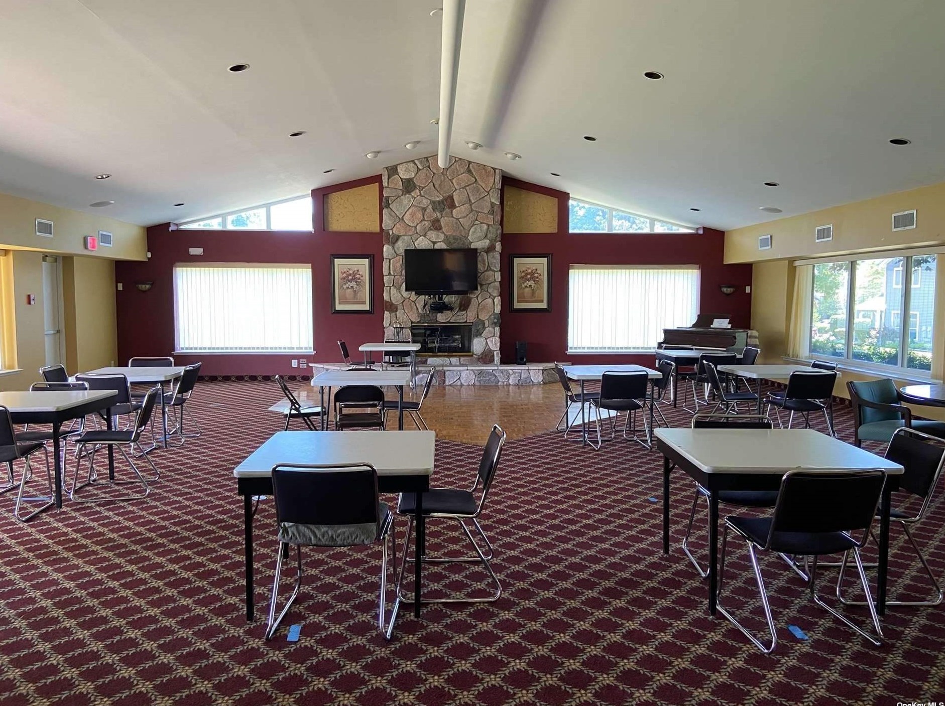 734 Birchwood Park Dr, Middle Island NY  11953-2610 exterior