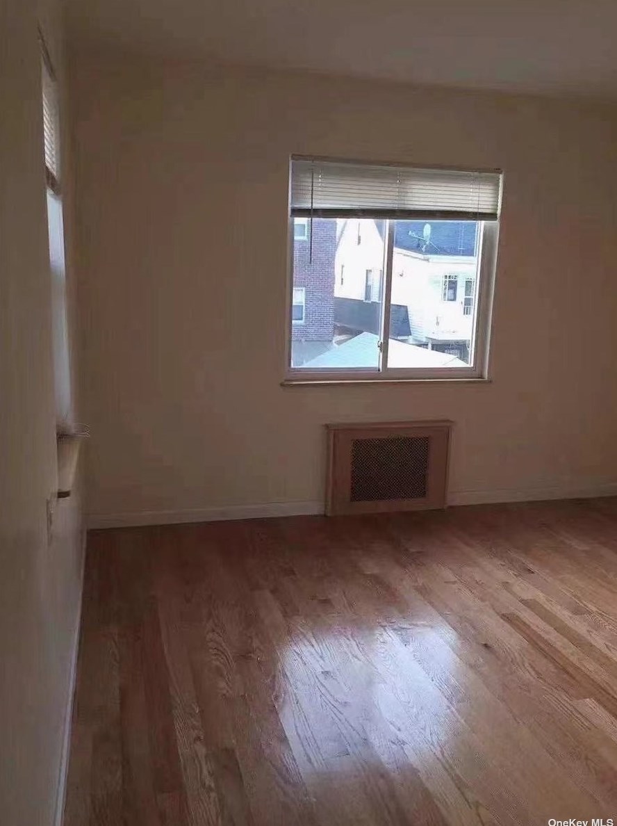 61-42 159th St #2fl, Flushing, NY 11355