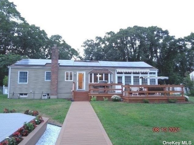 94 Powell Ct, Babylon, NY 11703