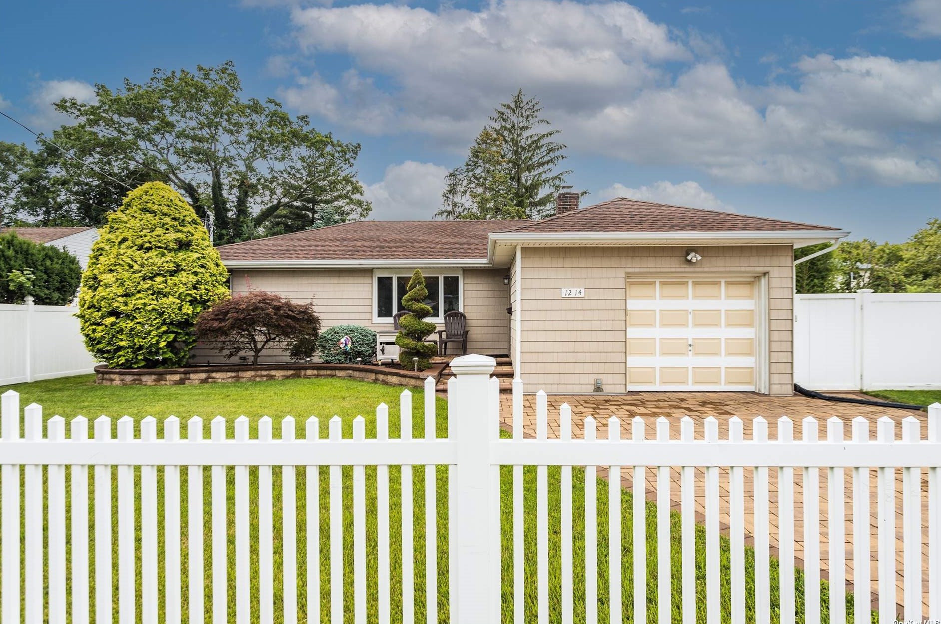 1214 Powell Ave, North Merrick, NY 11566-1811