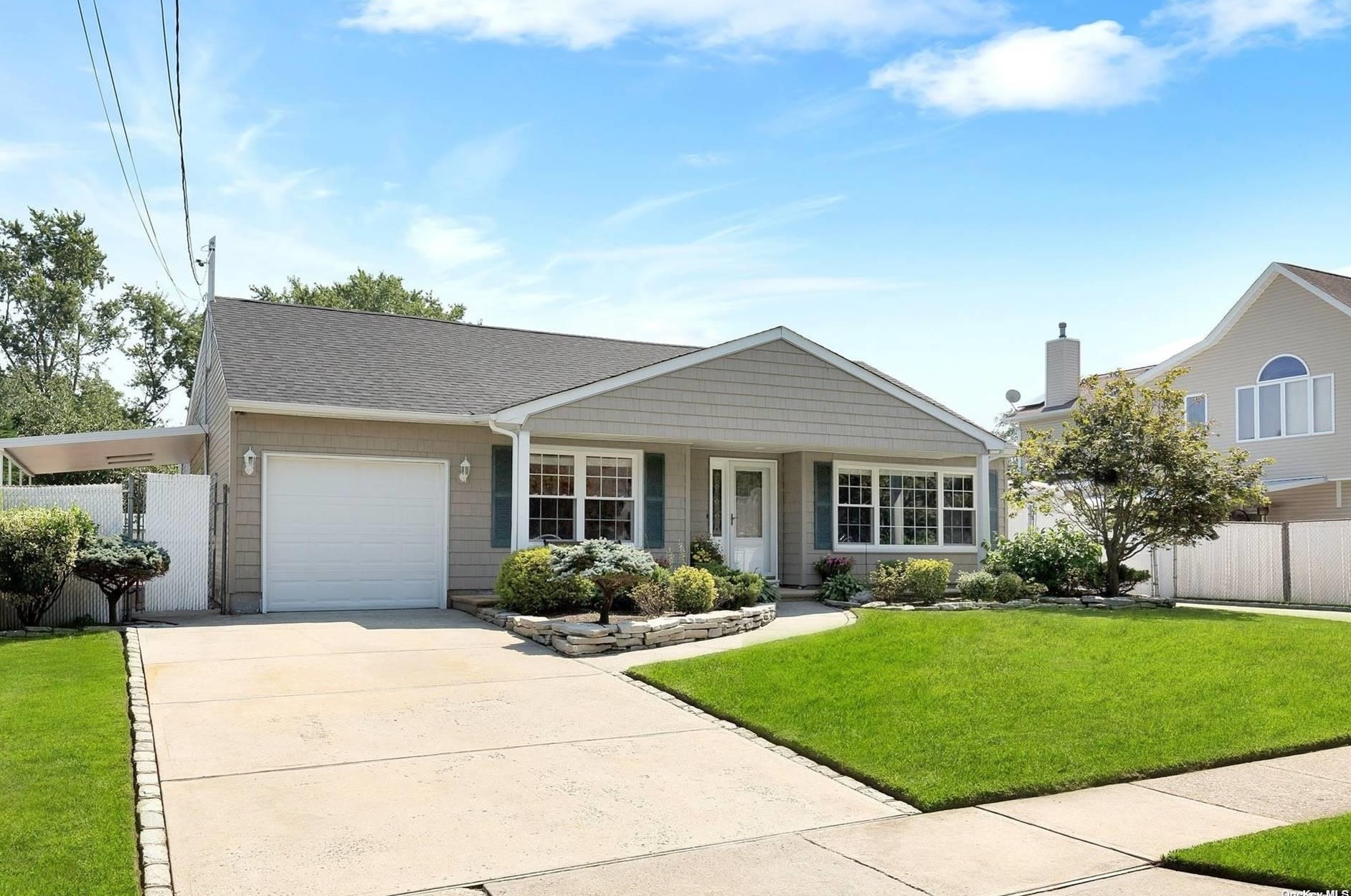 26 Hy Pl, Lake Grove, NY 11755
