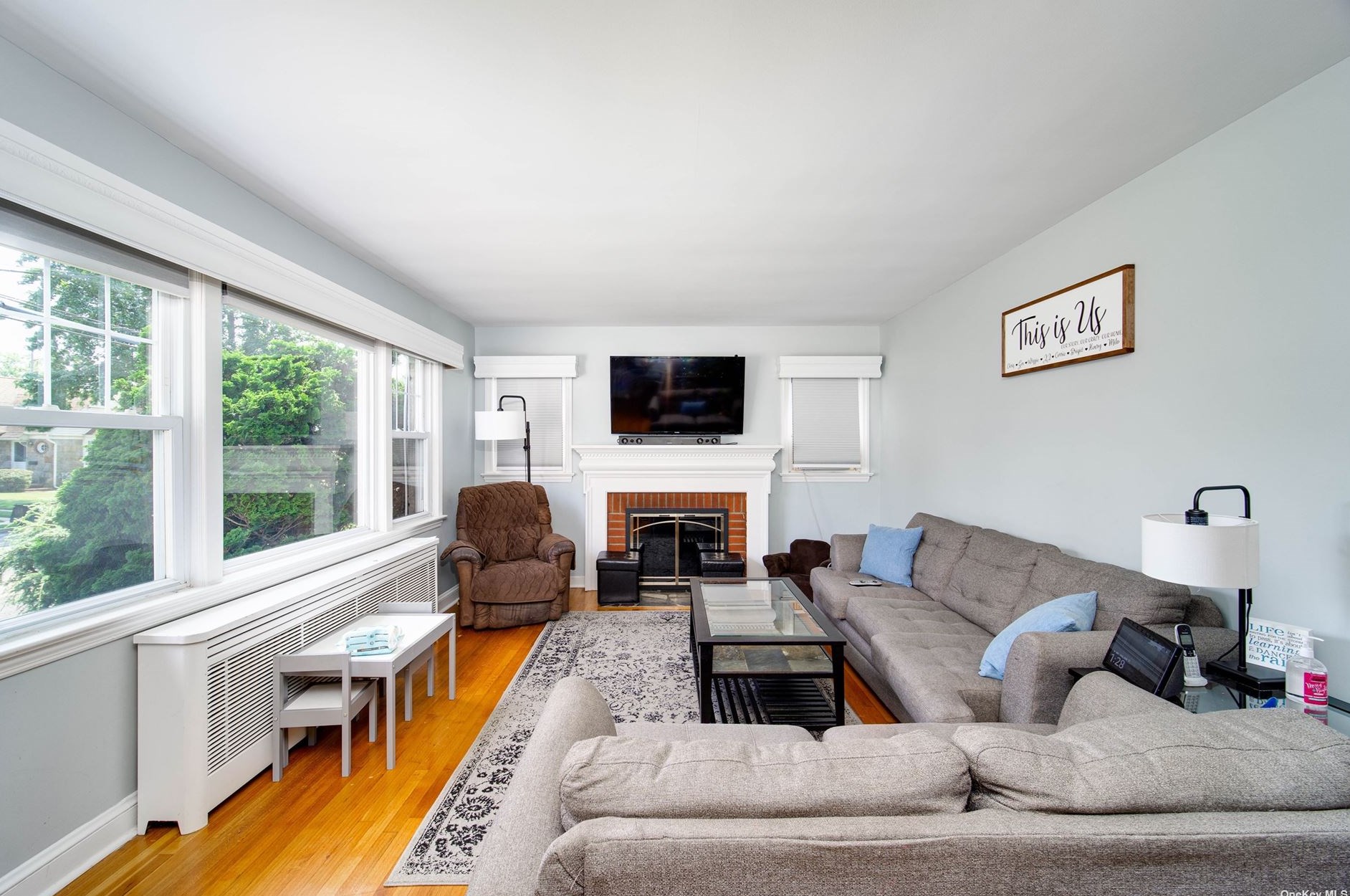 35 Wagg Ave, Malverne, NY 11565-1623