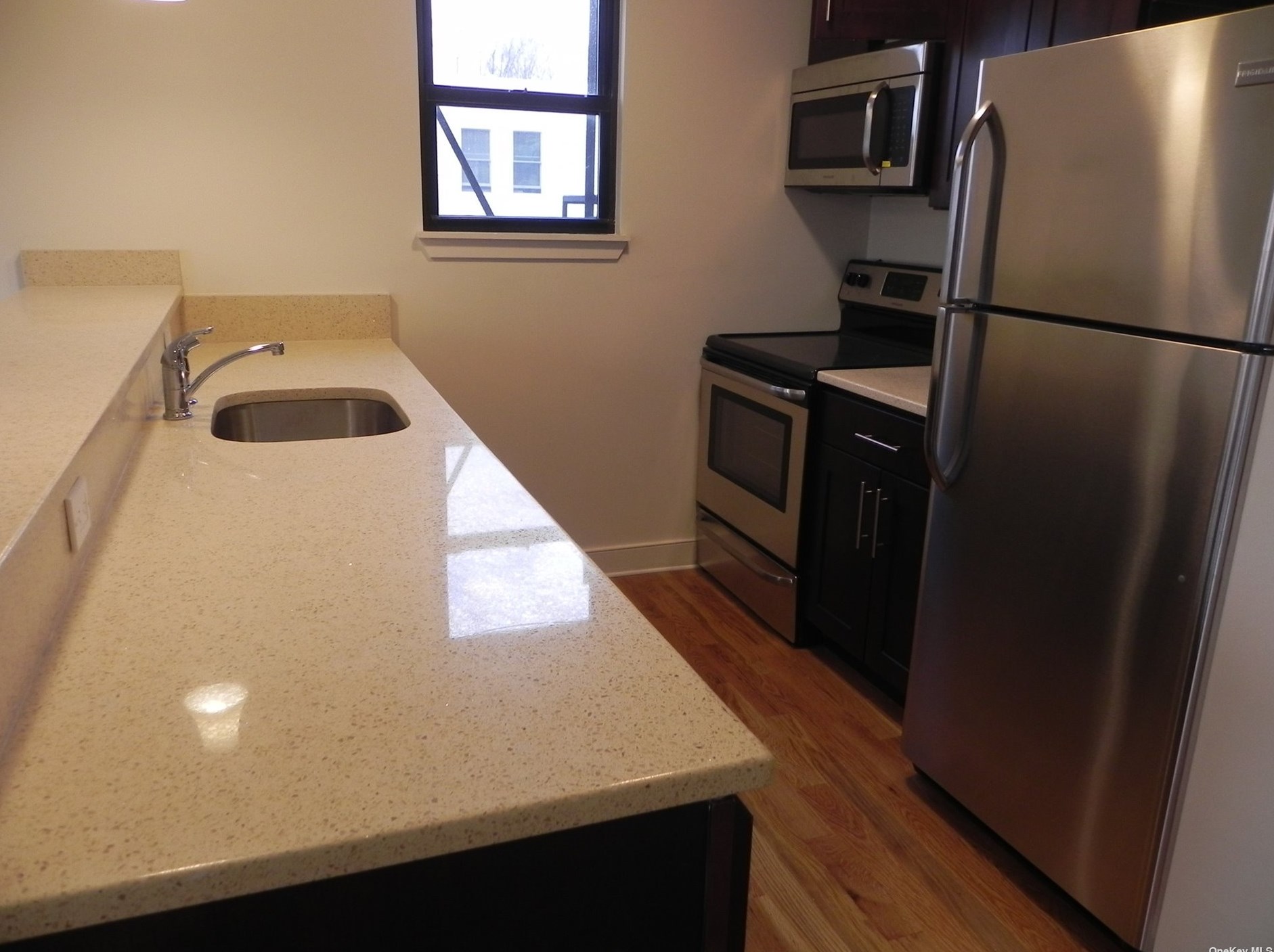 1 Herbert Ave #2a, Port Washington, NY 11050