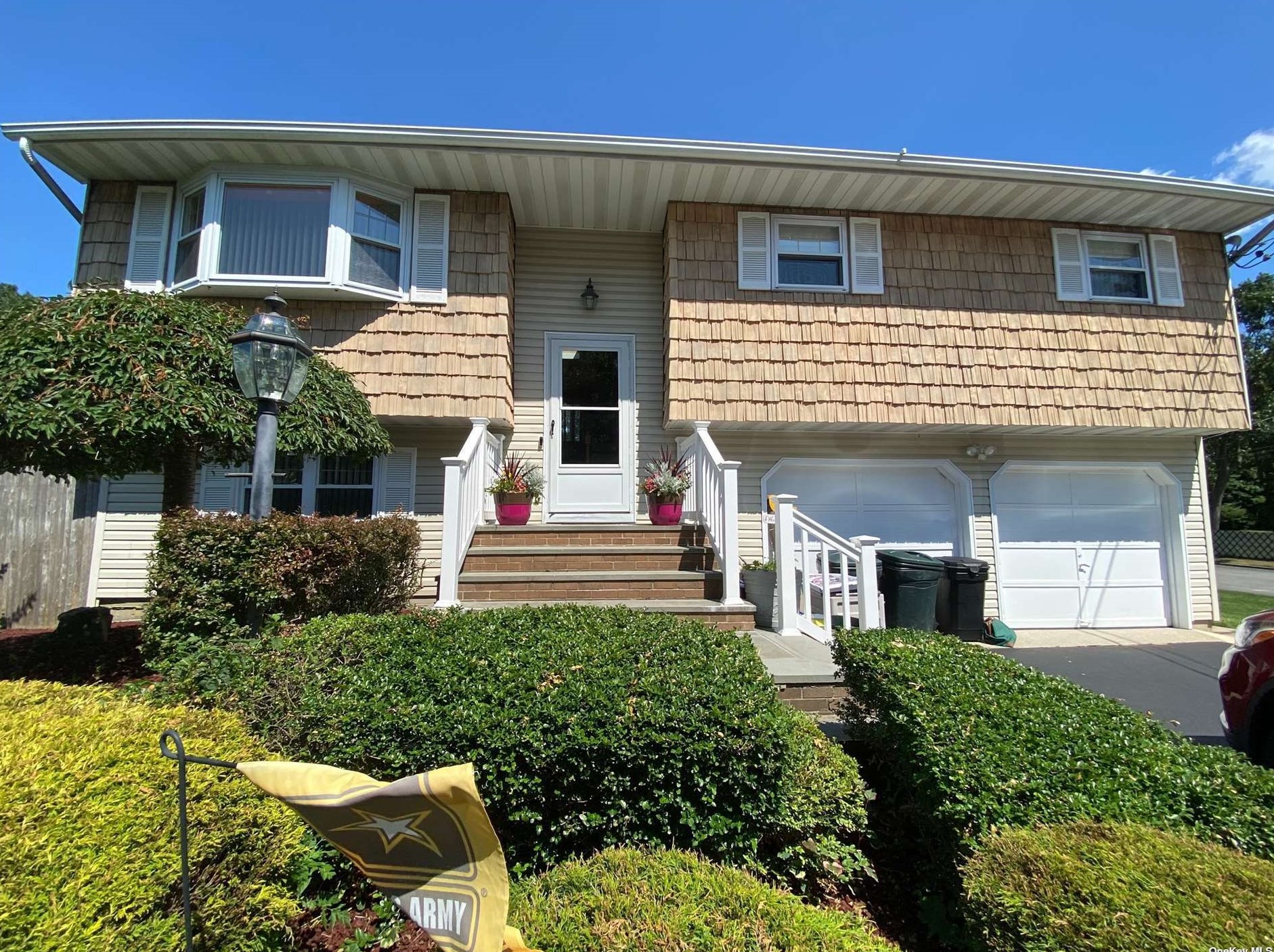 29 Urban Dr, Selden, NY 11784-2627