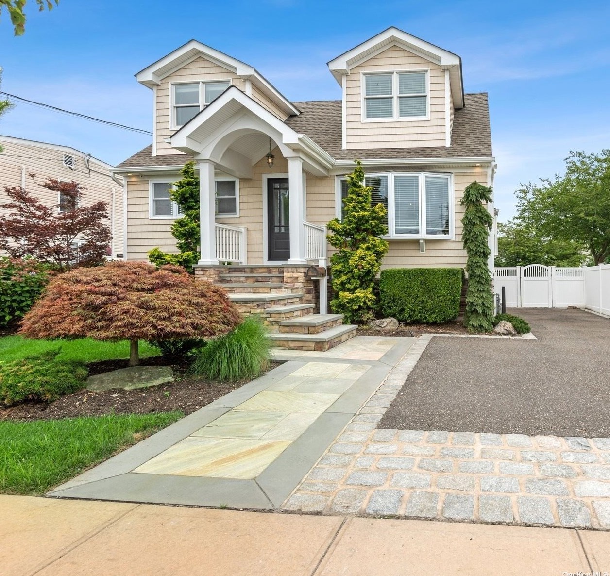 109 Franklin Pl, East Massapequa, NY 11758-7021
