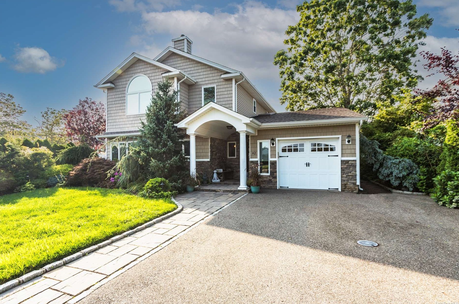 42 Belmont Cir, Syosset, NY 11791-5728