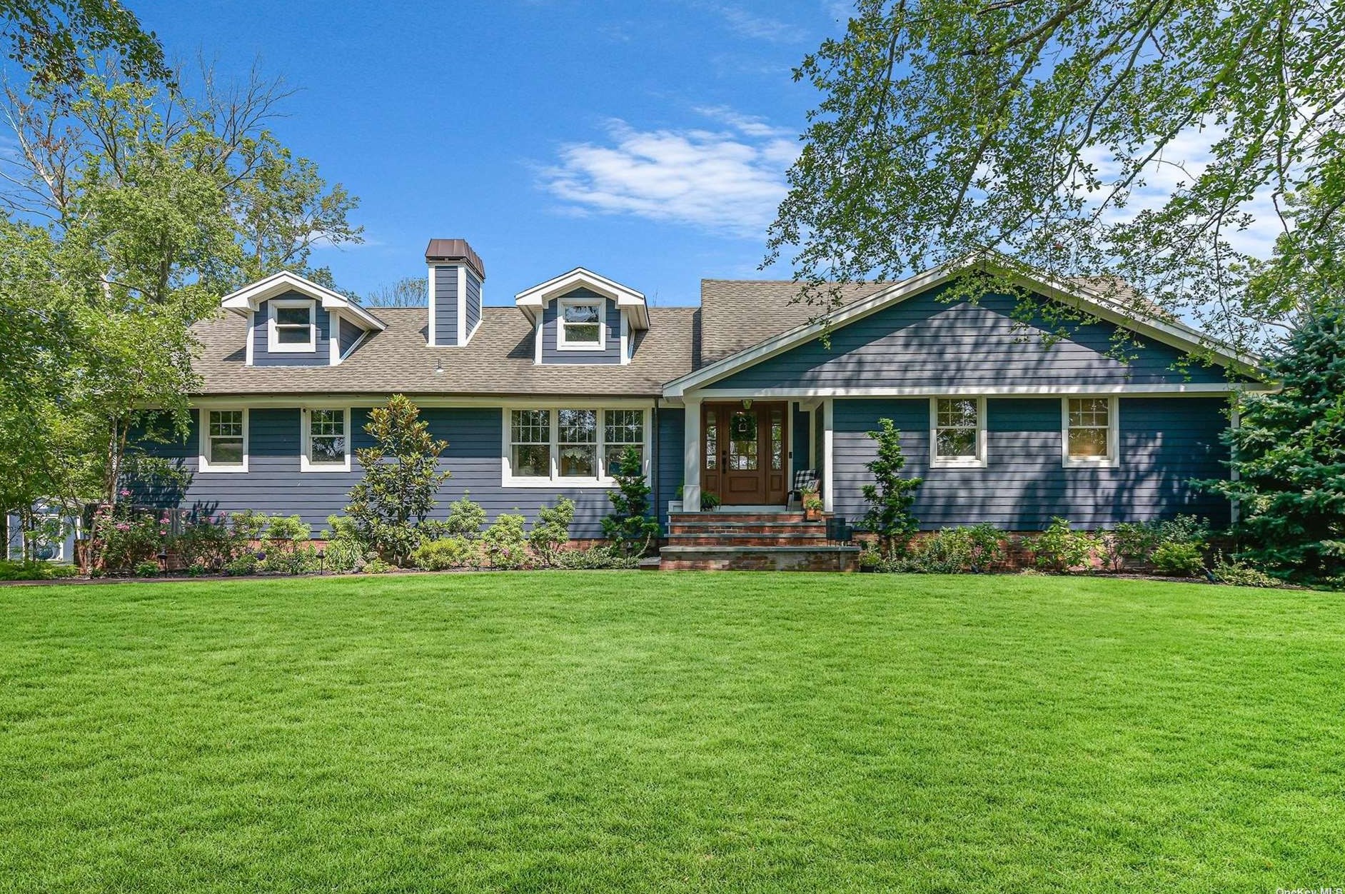 21 Ormond Ave, Oakdale, NY 11769