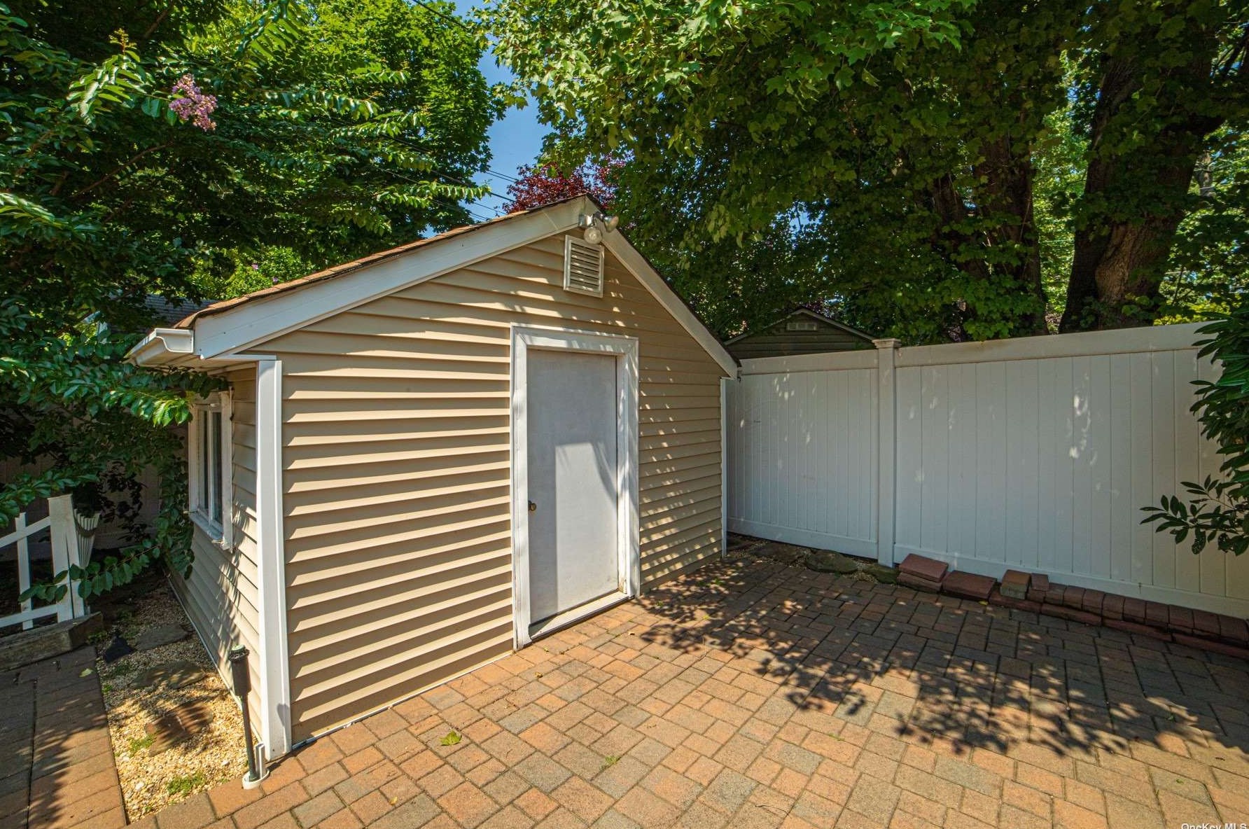 1637 Jane St, North Wantagh, NY 11793