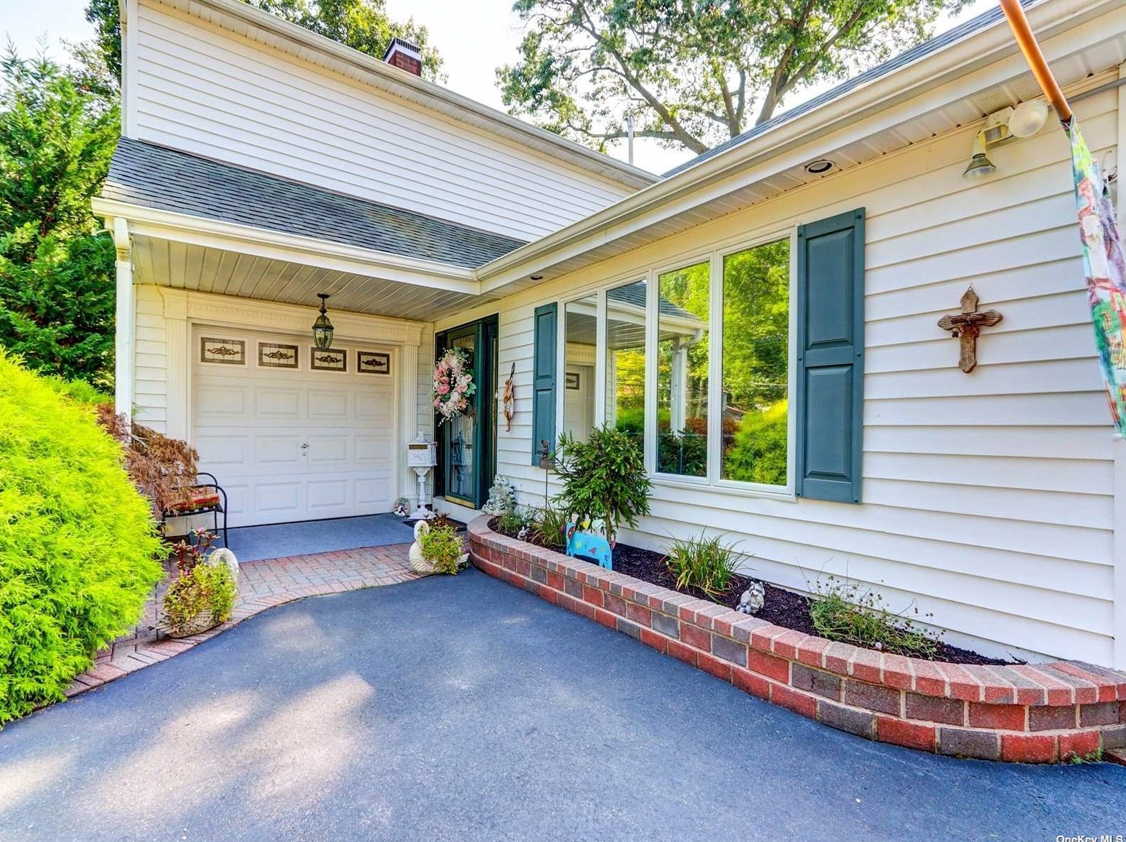 34 Morris Ave, West Islip, NY 11795