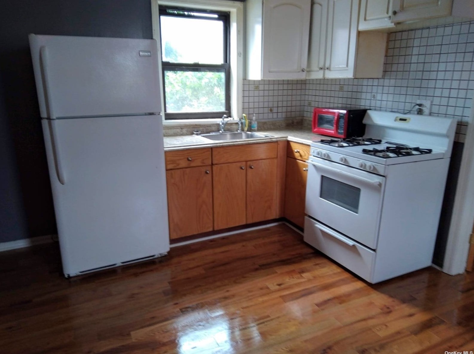 214-85 Jamaica Ave, Jamaica, NY 11428