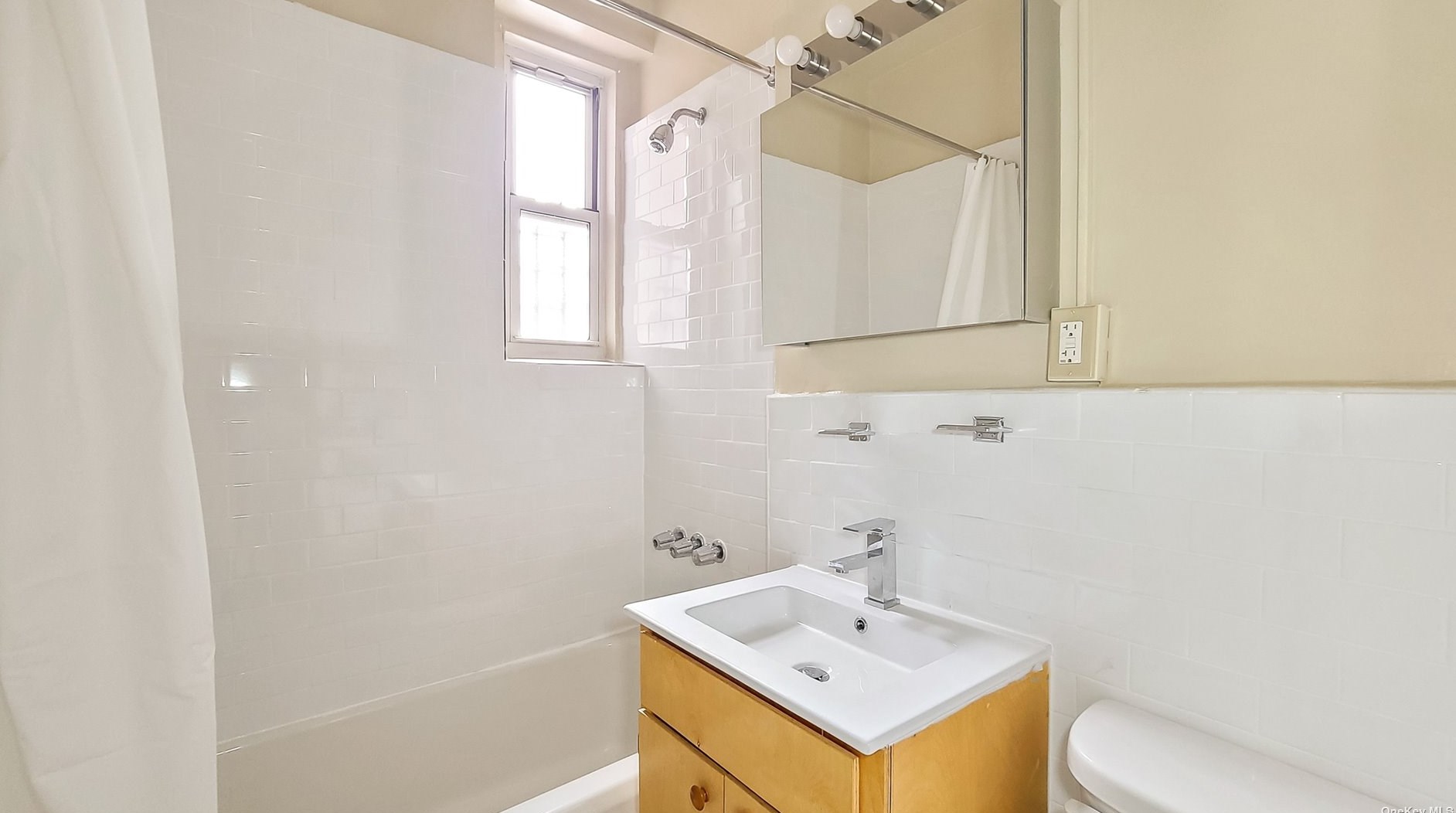 140-30 Ash Ave #4h, Flushing, NY 11355
