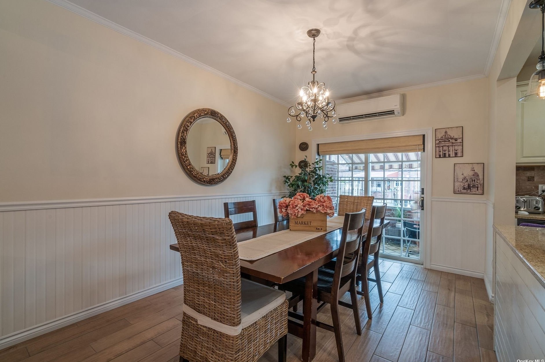 61-14 80th St, Flushing, NY 11379-1318