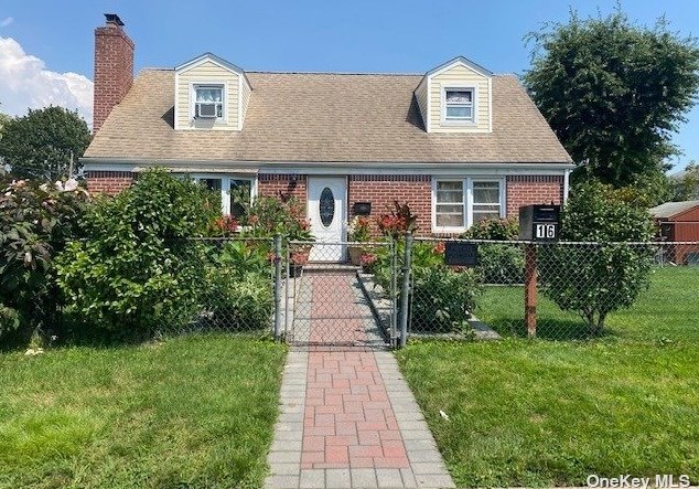 16 Gardner Ave, Hicksville, NY 11801-2515