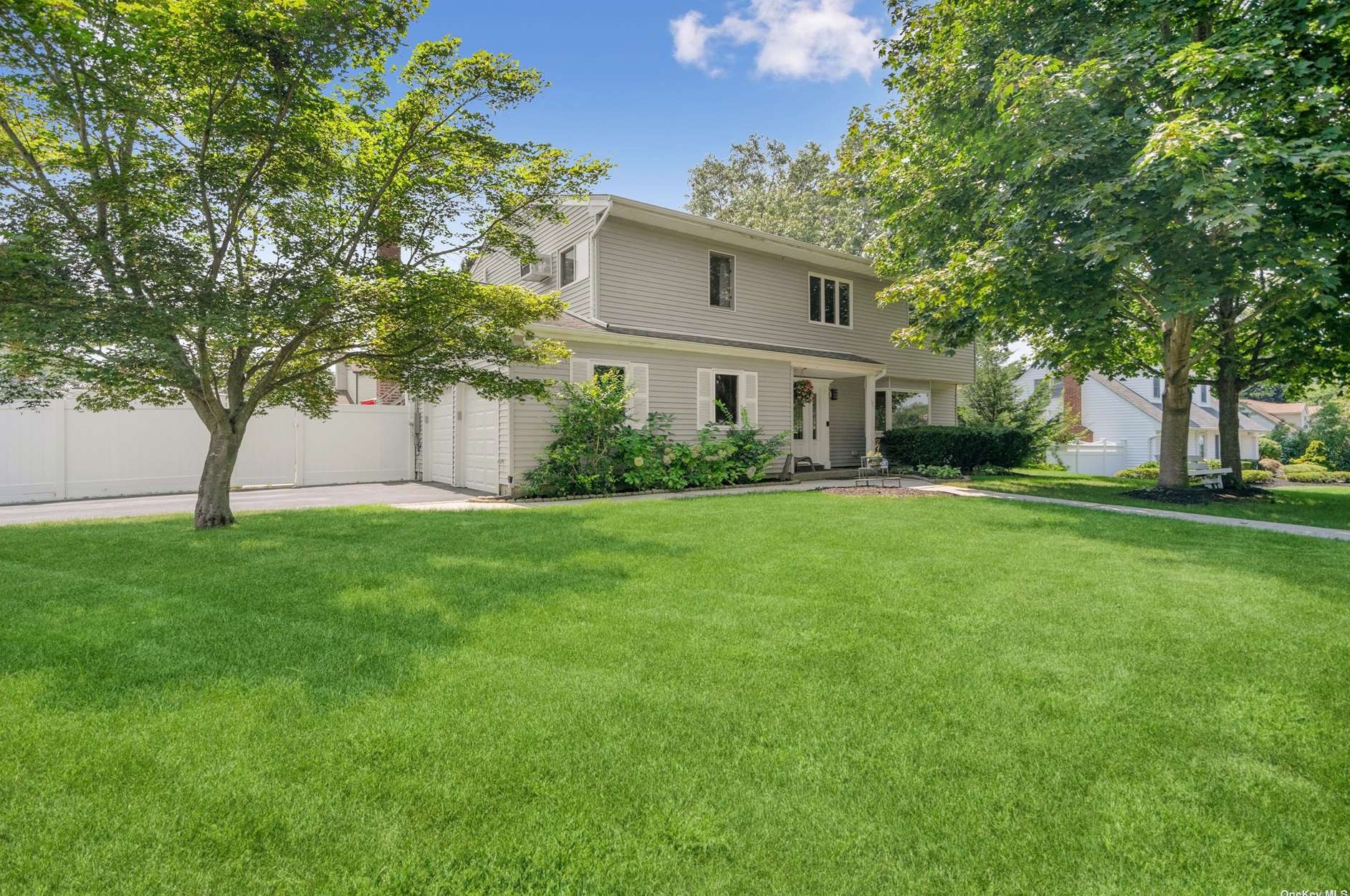 32 Clymer St, Prt Jefferson Station, NY 11776-3913