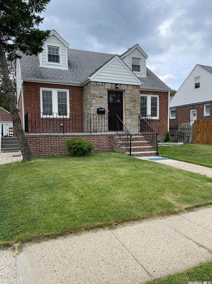 1633 New Hyde Park Dr, New Hyde Park, NY 11040