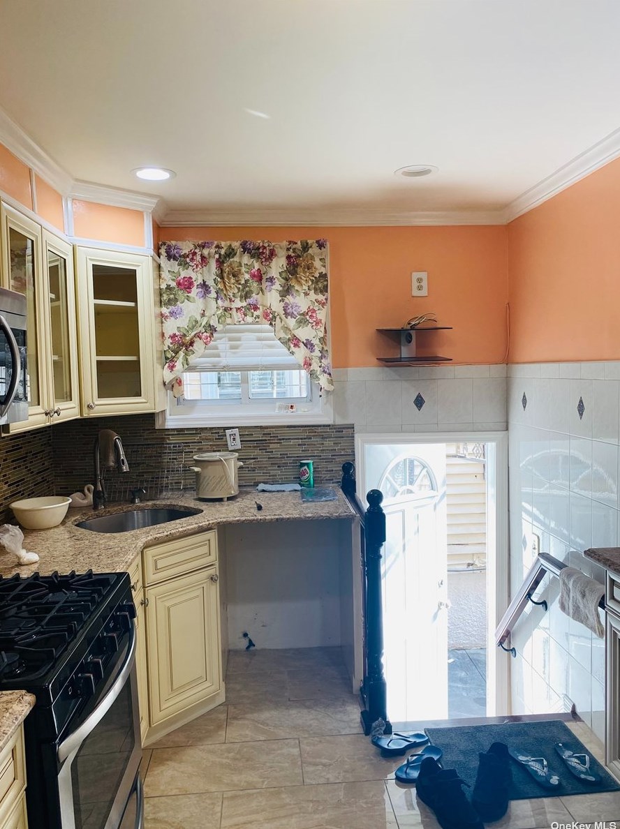 515 Grant Ave #1, Brooklyn, NY 11207
