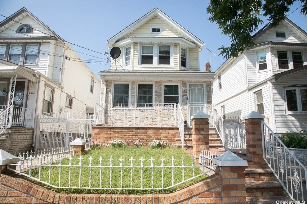 93-36 208th St, Jamaica, NY 11428