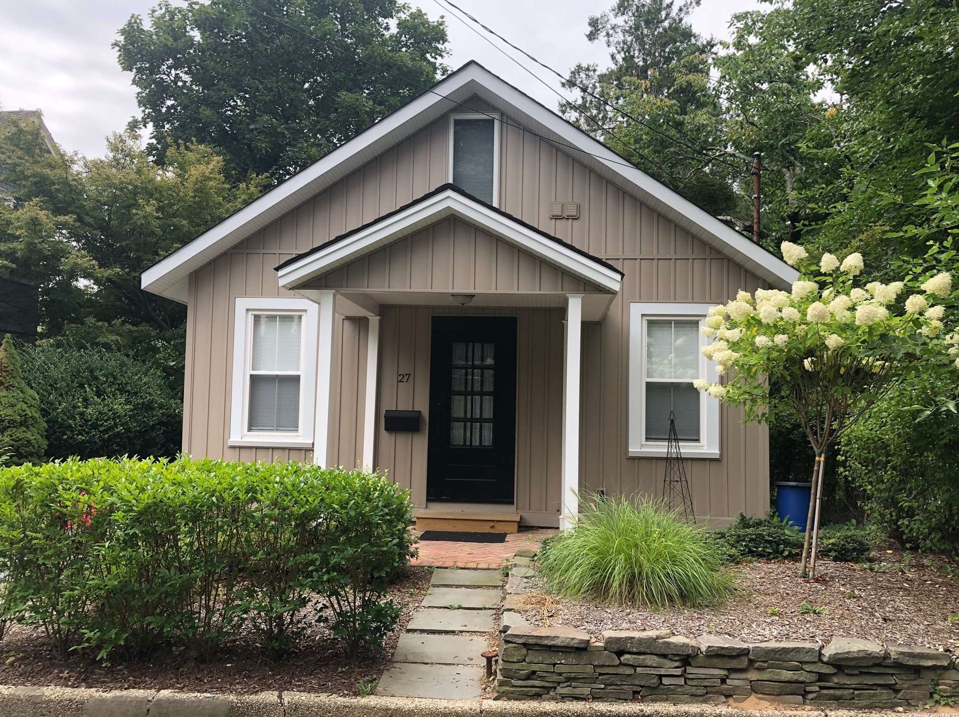 27 12th Ave, Sea Cliff, NY 11579