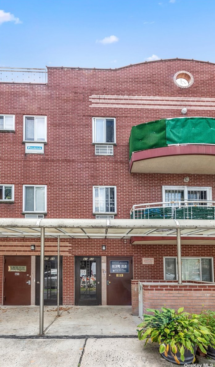 4152 149th Pl, Flushing NY 11355-1016 exterior