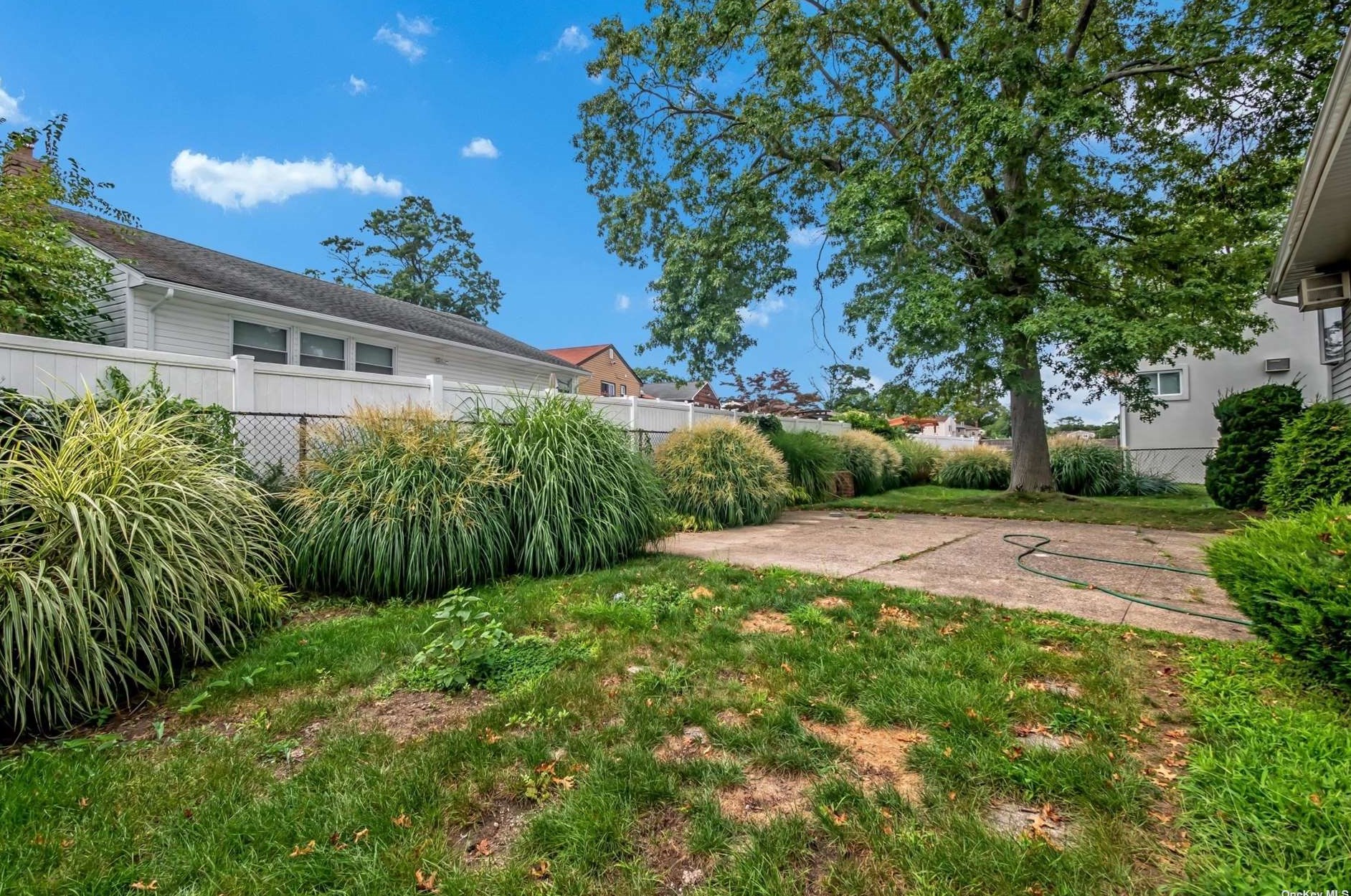 710 Fishermans Rd, North Baldwin NY  11510-4312 exterior