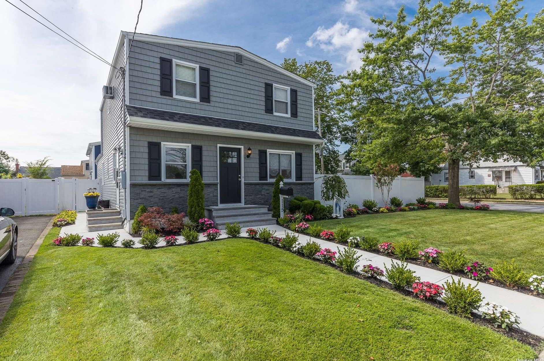 115 New York Ave, Hempstead, NY 11552-1325