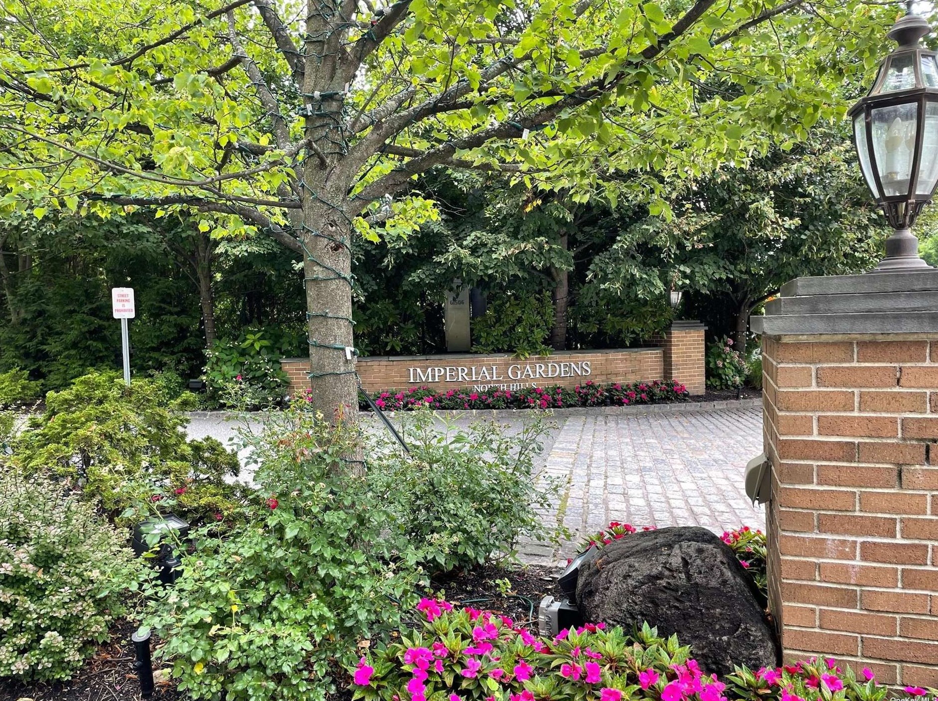 18 Wimbledon Dr, East Hills, NY 11576
