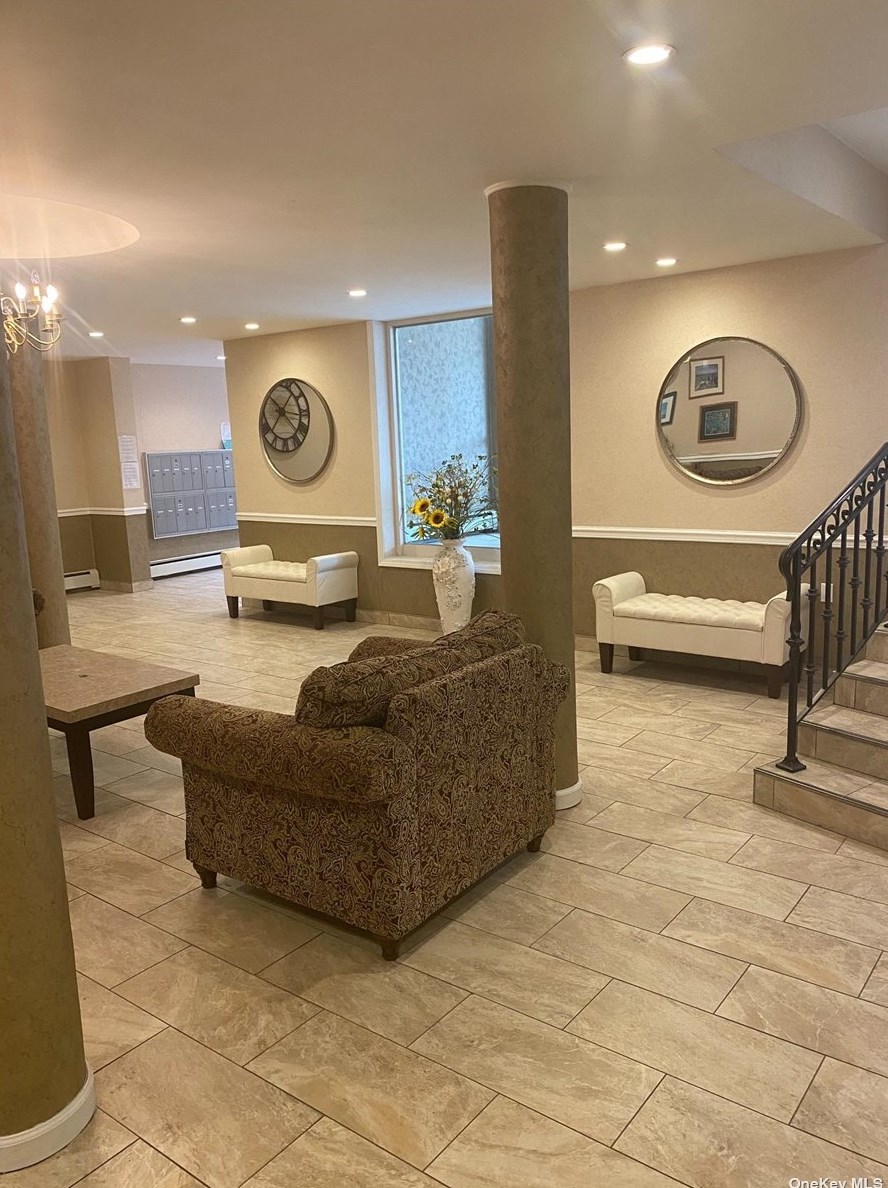101 Clinton Ave #1k, Garden City, NY 11501