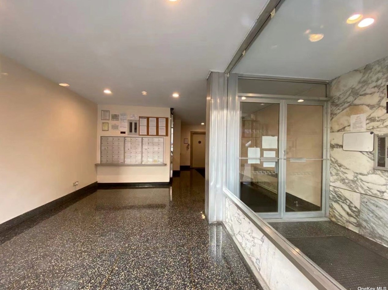 51-33 Goldsmith St, Flushing, NY 11373-4240