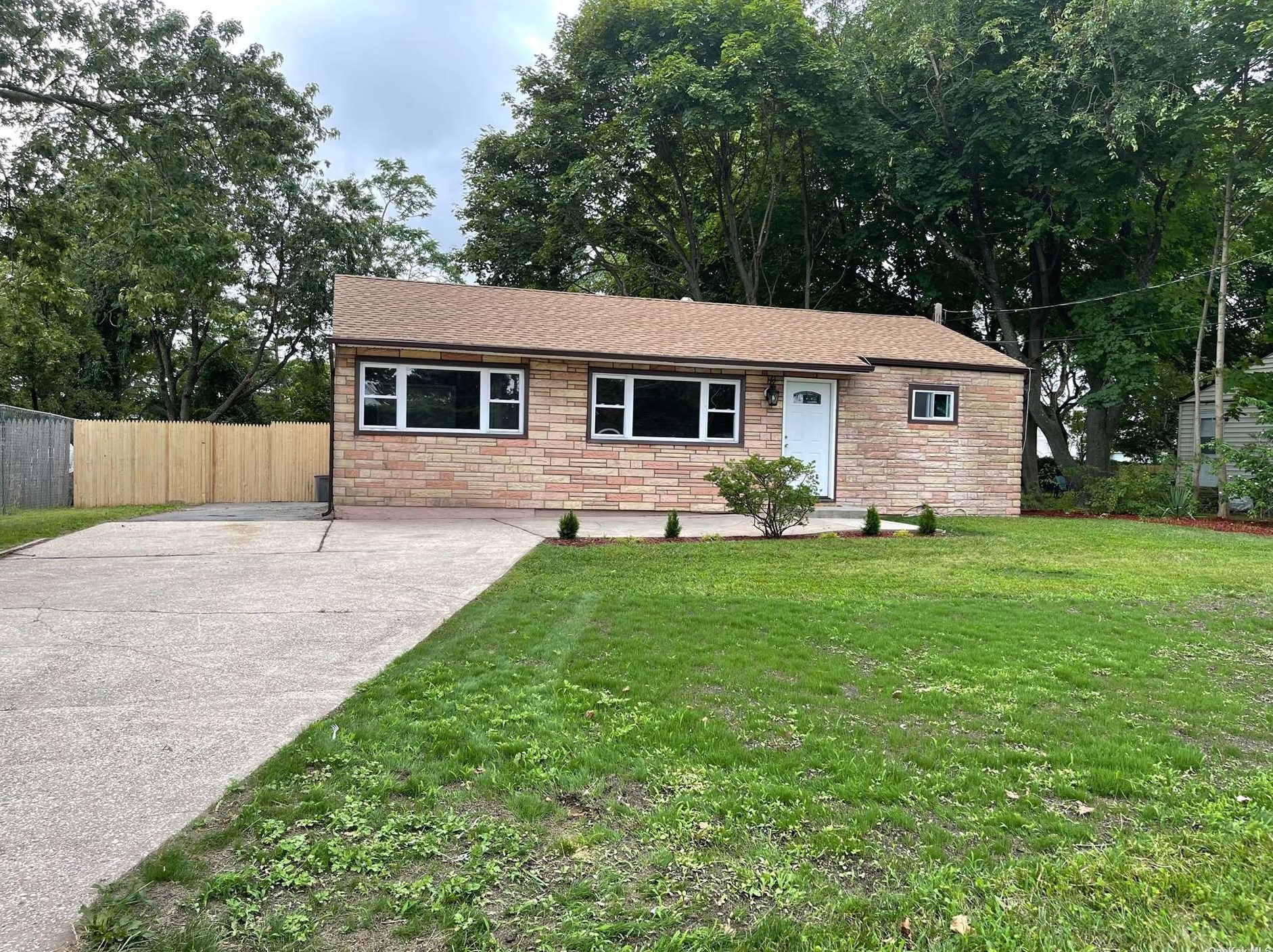 34 Eisenhower Ave, Pine Air, NY 11717-3324