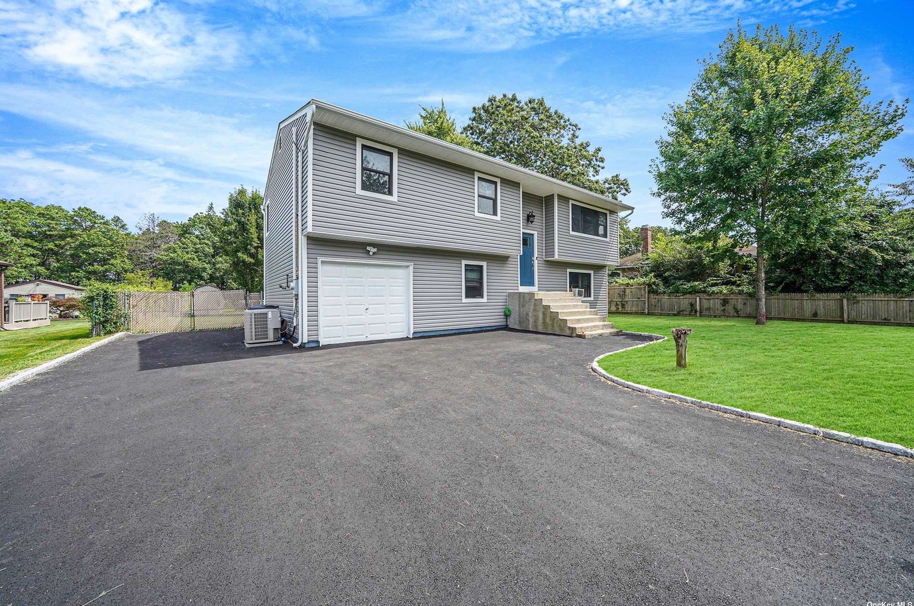 63 Cranford Blvd, Manor Park, NY 11950-1343
