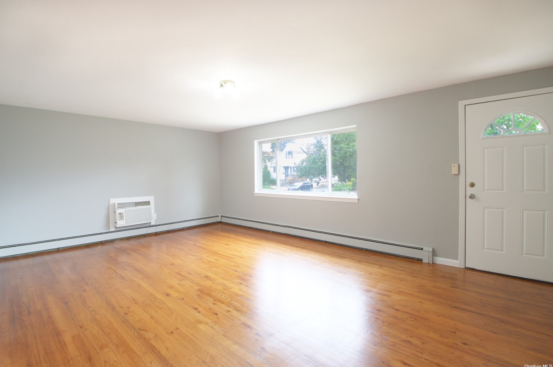35 Graywood Rd, Port Washington, NY 11050-1594