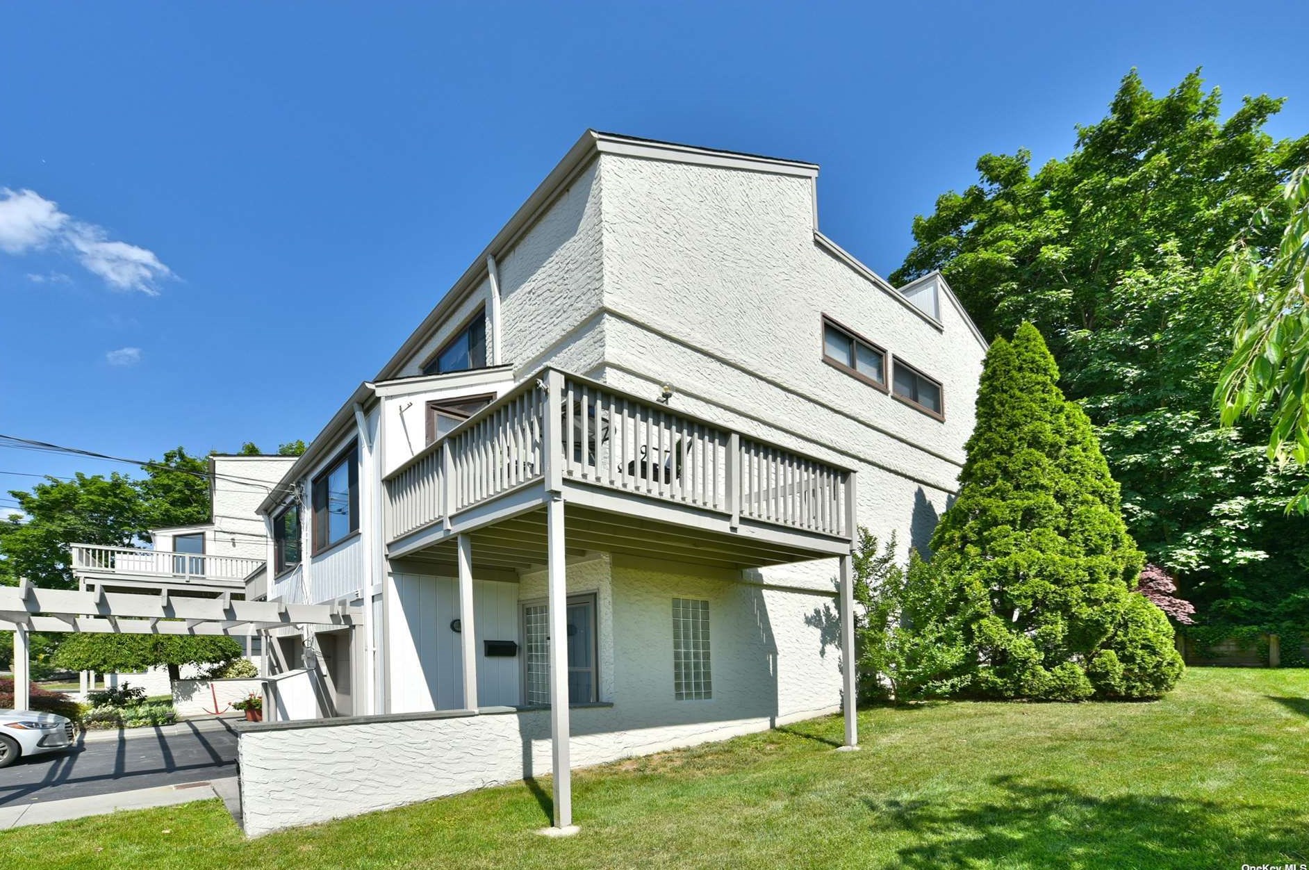 159 Shore Rd, Glen Cove, NY 11542-3428