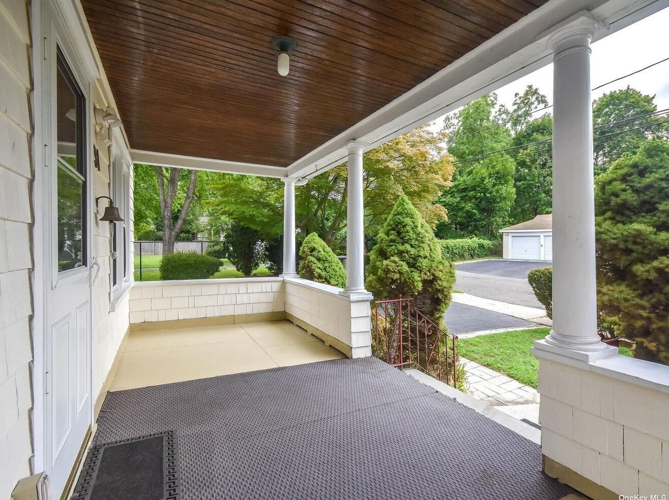 31 Cove St, Glen Cove, NY 11542