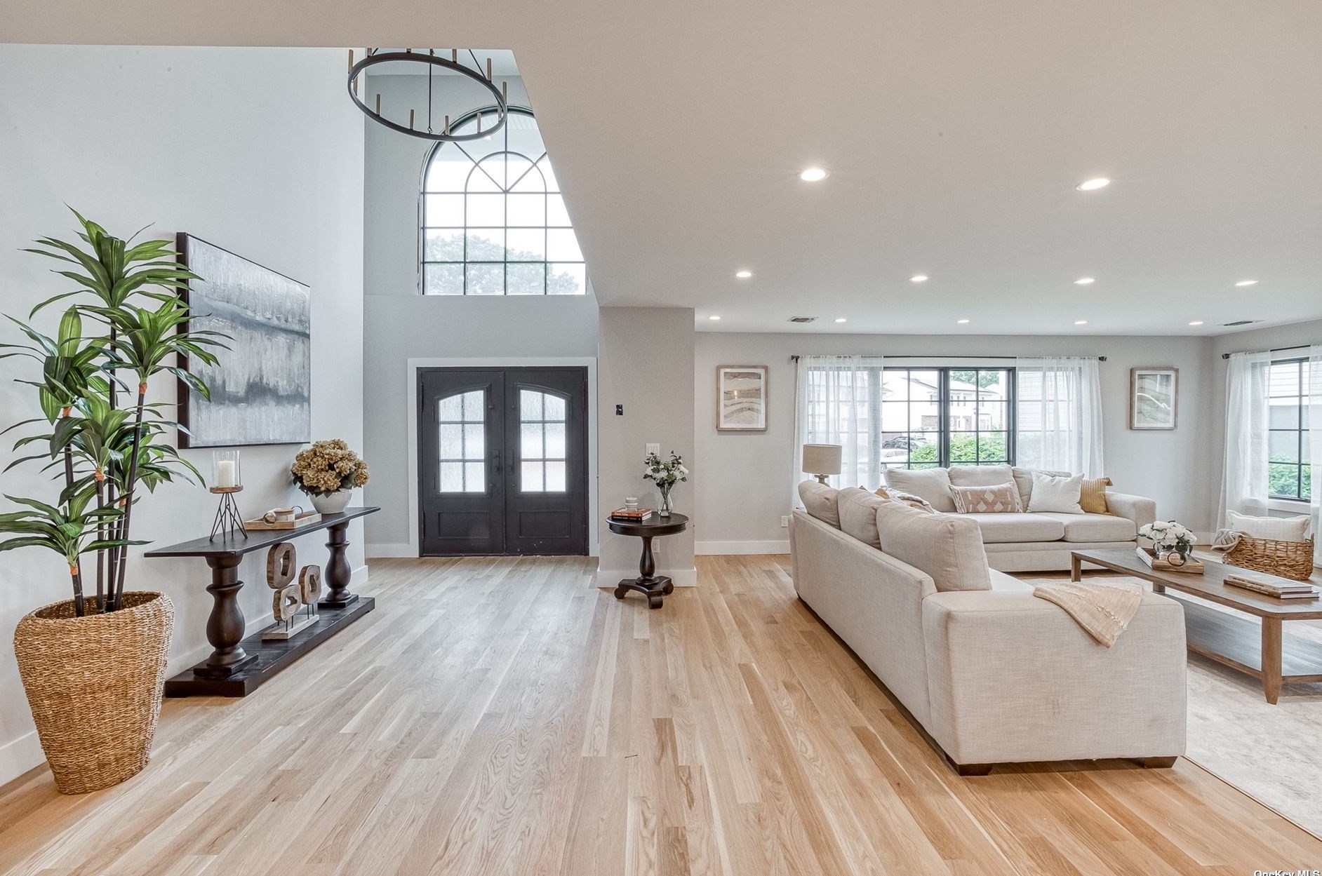 334 Dennis St, Rockville Centre, NY 11572-4314