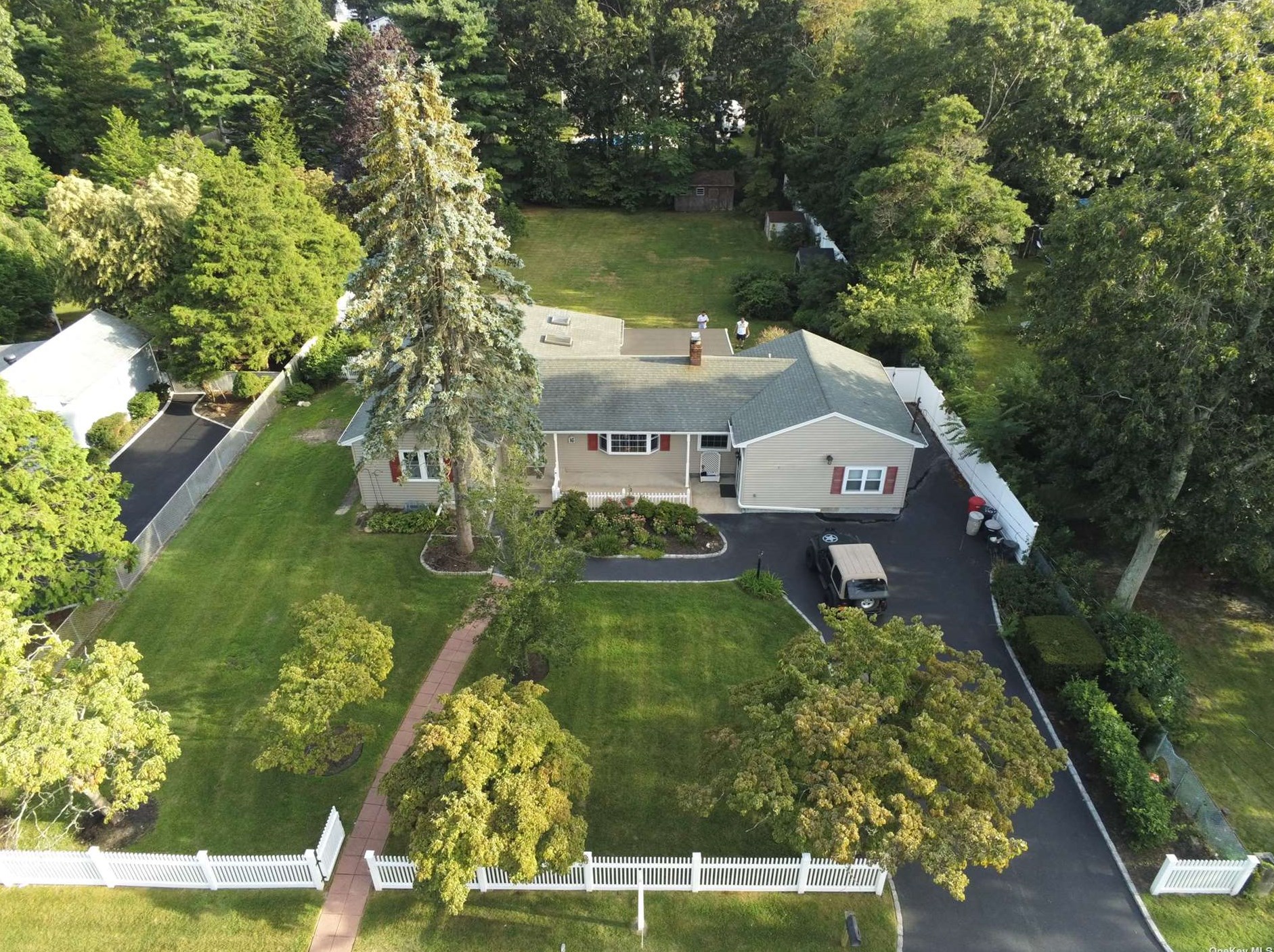 16 Wolf Hollow Rd, South Setauket, NY 11720