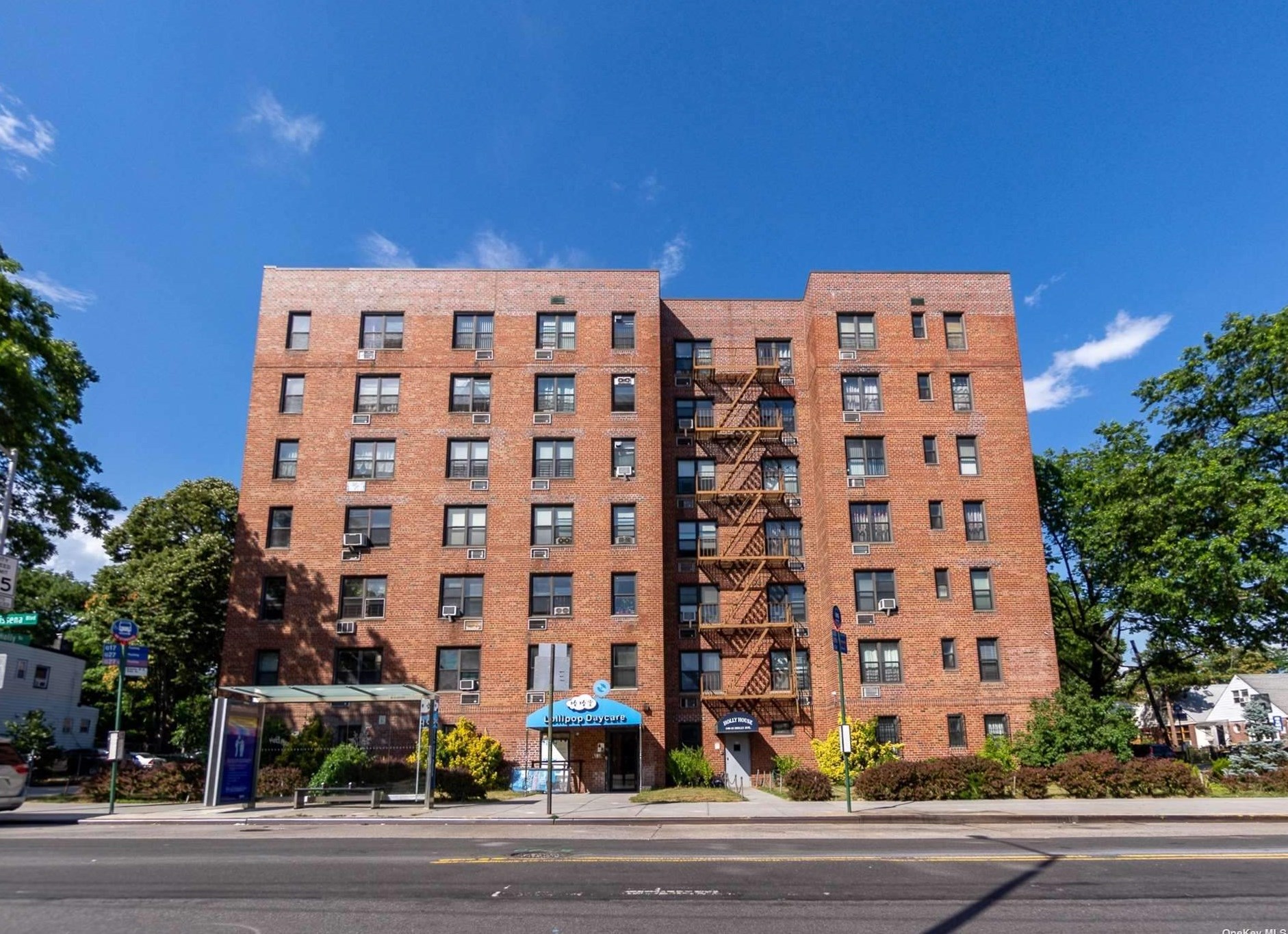 140-15 Holly Ave, Flushing NY  exterior