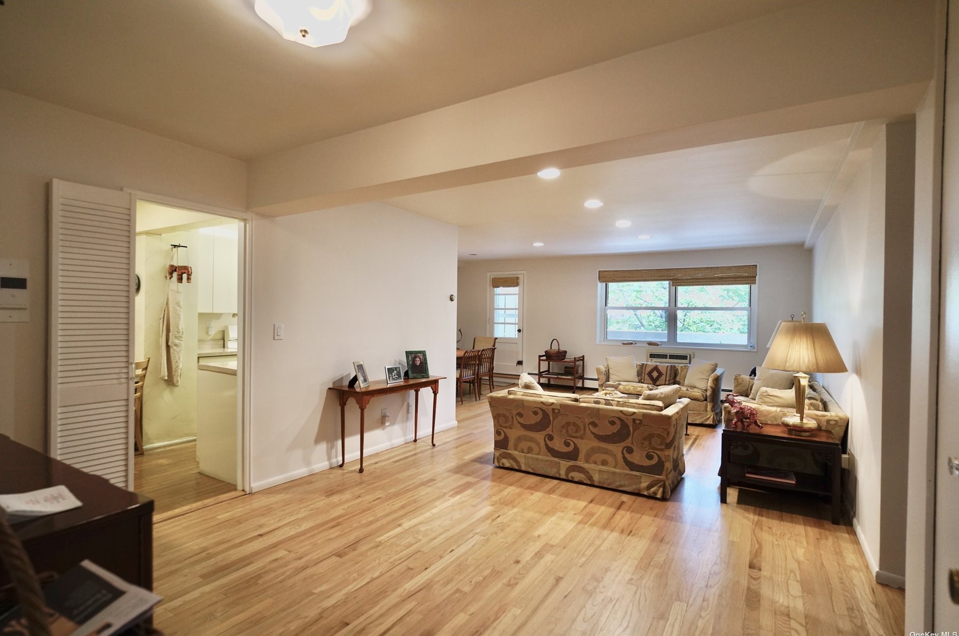 50 Hill Park Ave #2h, Great Neck, NY 11021